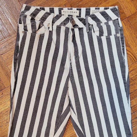 Bullhead Black and White Striped High-Rise Skinniest Jeans Size 9 Like New - Picture 4 of 12